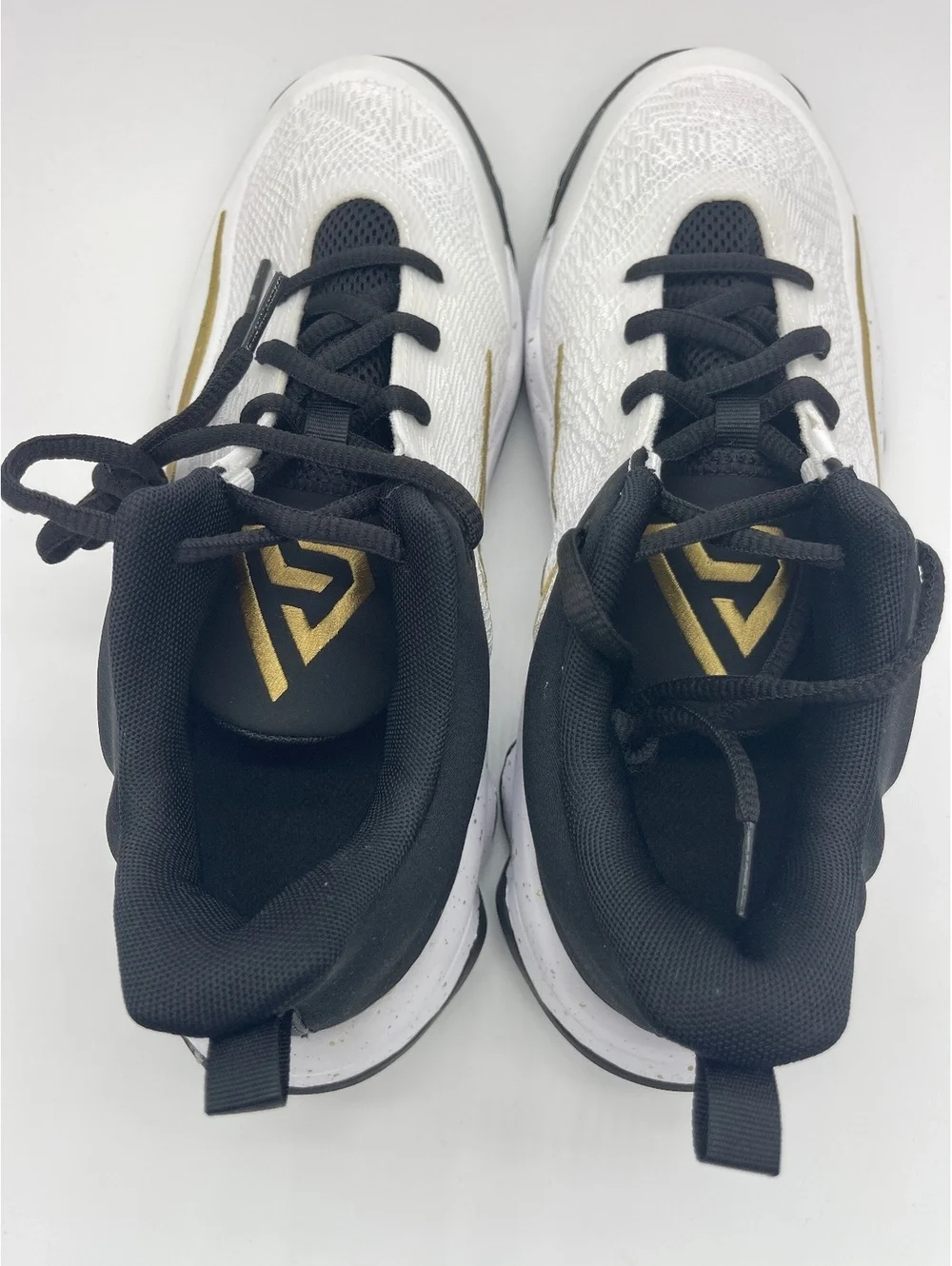 Nike Giannis Immortality Shoes White Black Gold Size 7 Youth